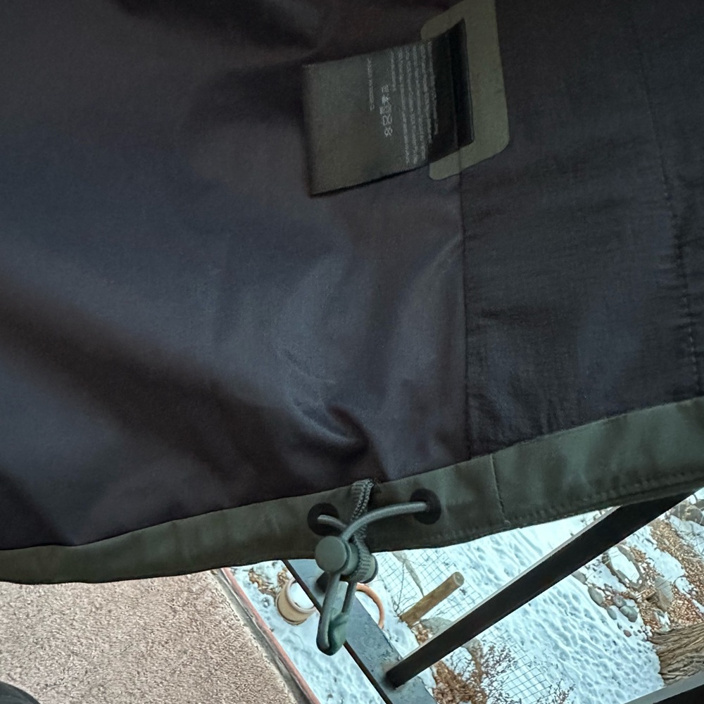 Lululemon Outpour Shell Jacket - Picture 7 of 9